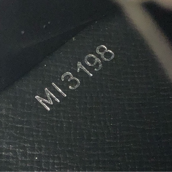 Louis Vuitton Taiga Leather Zippy Coin Purse/or Card Holder,Date Code#-MI3108 - Picture 6 of 16